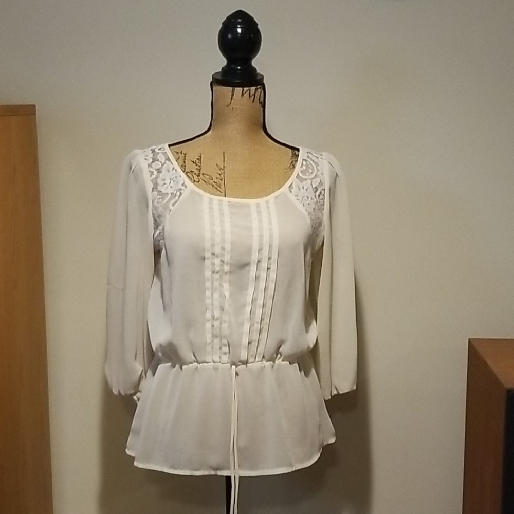 💙 Love squared cream blouse lace pleats tie front